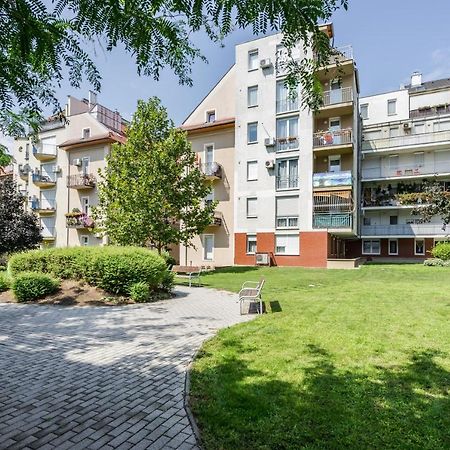 Bpr Galactic Empire Home With Balcony Budapest Luaran gambar