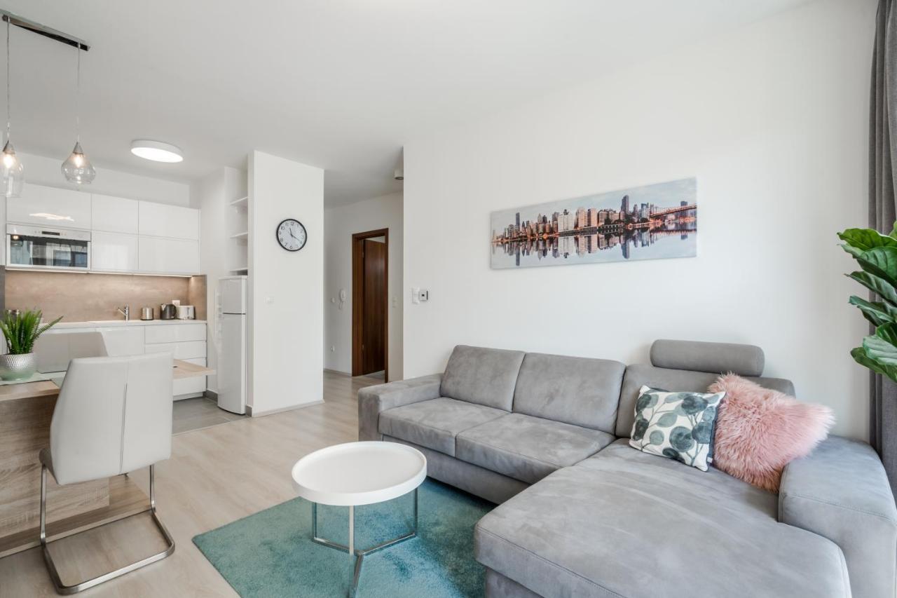 Bpr Galactic Empire Home With Balcony Budapest Luaran gambar