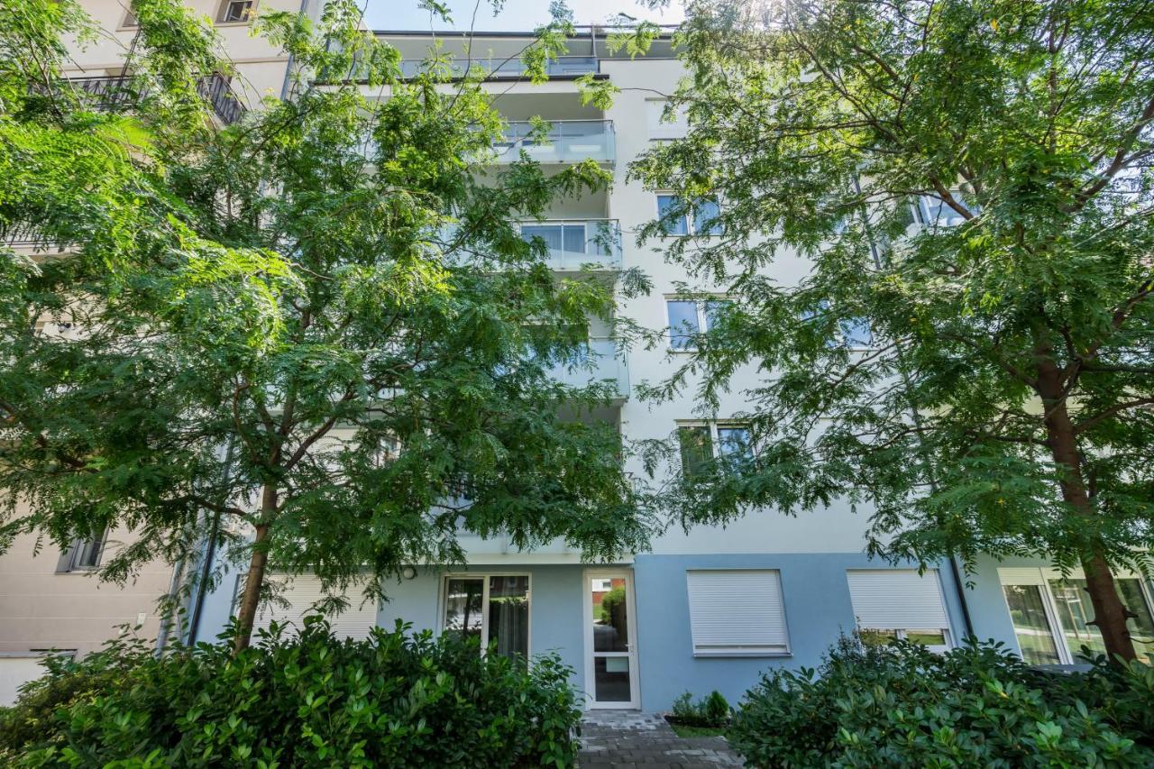 Bpr Galactic Empire Home With Balcony Budapest Luaran gambar